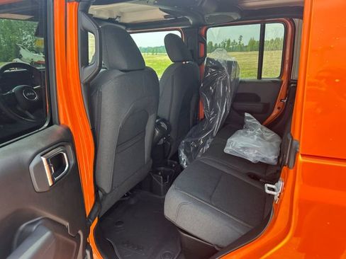 New 2025 Jeep Gladiator Sport image 37