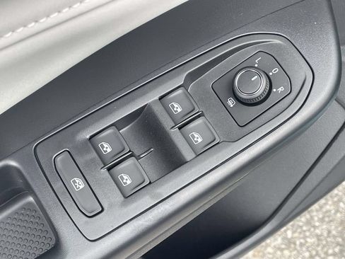 New 2026 Volkswagen Taos SE FWD image 17