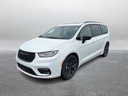 Used 2025 Chrysler Pacifica Limited FWD image 1