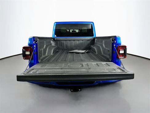 Used 2023 Jeep Gladiator Overland image 32