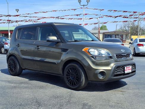 Used 2012 Kia Soul + FWD image 23