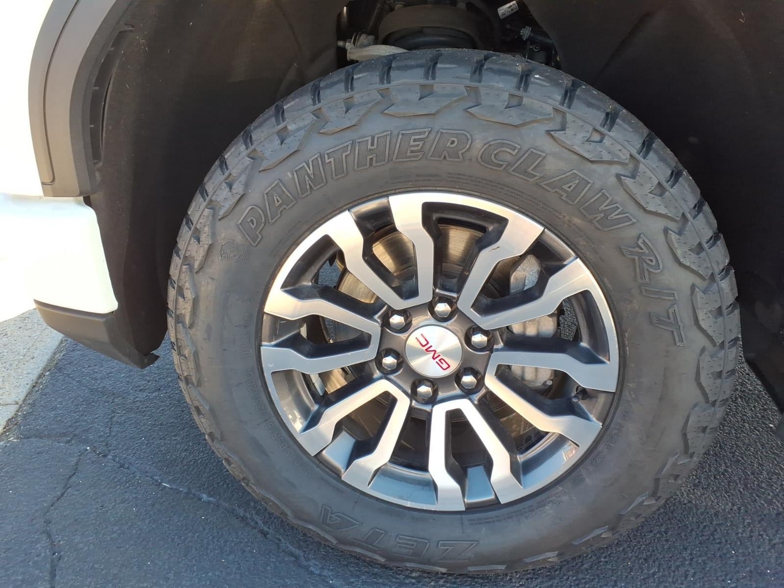 Used 2023 GMC Sierra 1500 AT4 w/ Technology Package AWD/4WD image 9