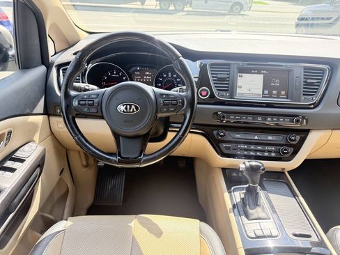 Used 2015 Kia Sedona SX Limited FWD image 19