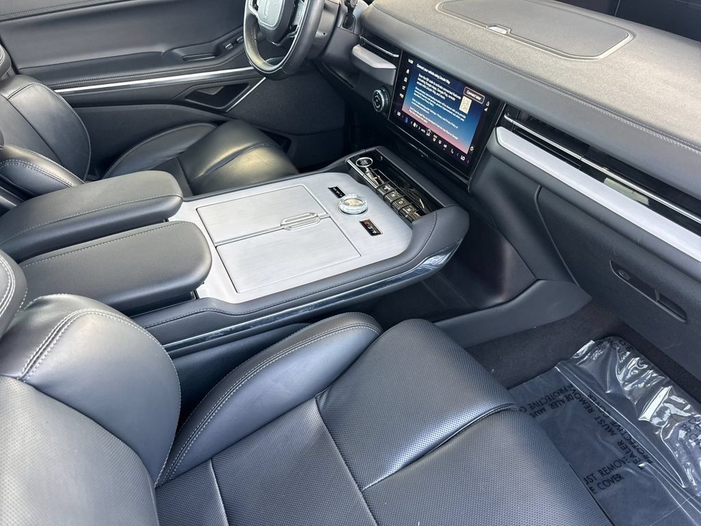 Certified 2025 Lincoln Navigator L Reserve AWD/4WD image 16
