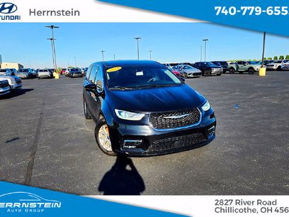Used 2024 Chrysler Pacifica Touring-L