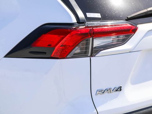 Certified 2020 Toyota RAV4 XLE w/ Carpet Mat Package FWD image 10