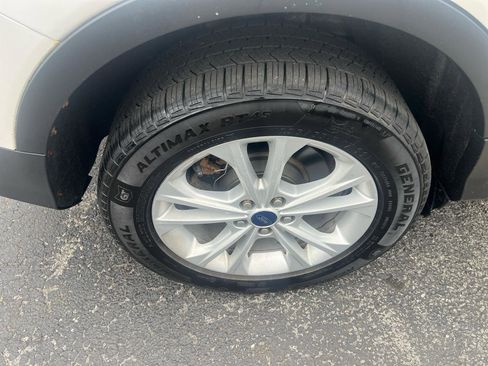 Used 2017 Ford Escape SE w/ Equipment Group 201A AWD/4WD image 23