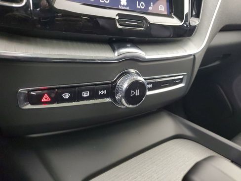 Certified 2025 Volvo XC60 B5 Plus AWD/4WD image 33