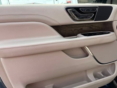 Used 2019 Lincoln Navigator Reserve AWD/4WD image 10