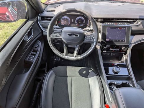 Used 2025 Jeep Grand Cherokee L Altitude RWD image 16