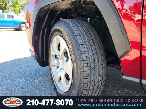 Used 2019 Toyota RAV4 LE FWD image 31