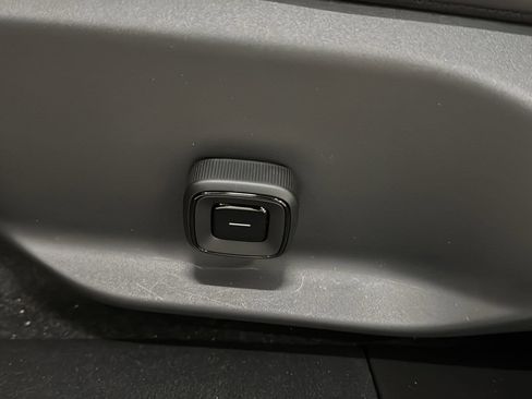 New 2026 Volvo EX30 Cross Country Ultra w/ Protection Package Premier image 22