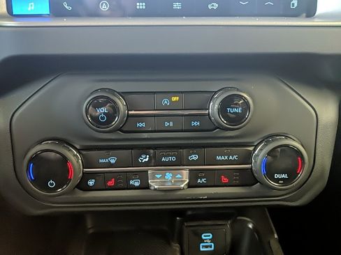 Used 2025 Ford Bronco Outer Banks image 18