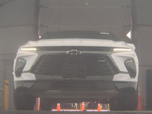 Used 2025 Chevrolet Blazer RS FWD image 3