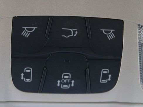 Used 2023 Chrysler Pacifica Touring-L FWD image 32
