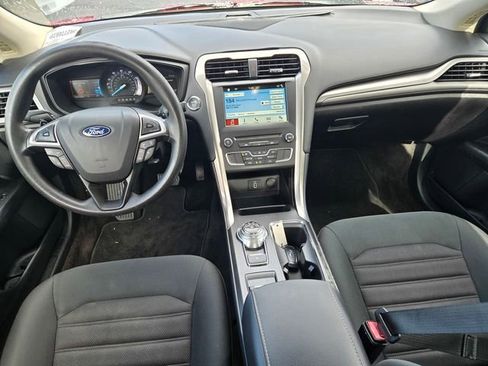 Used 2018 Ford Fusion SE w/ Fusion SE Technology Package image 9