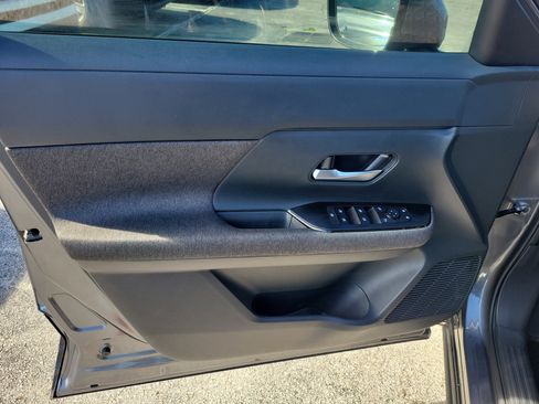 Certified 2025 Nissan Kicks SV w/ SV Premium Package image 18