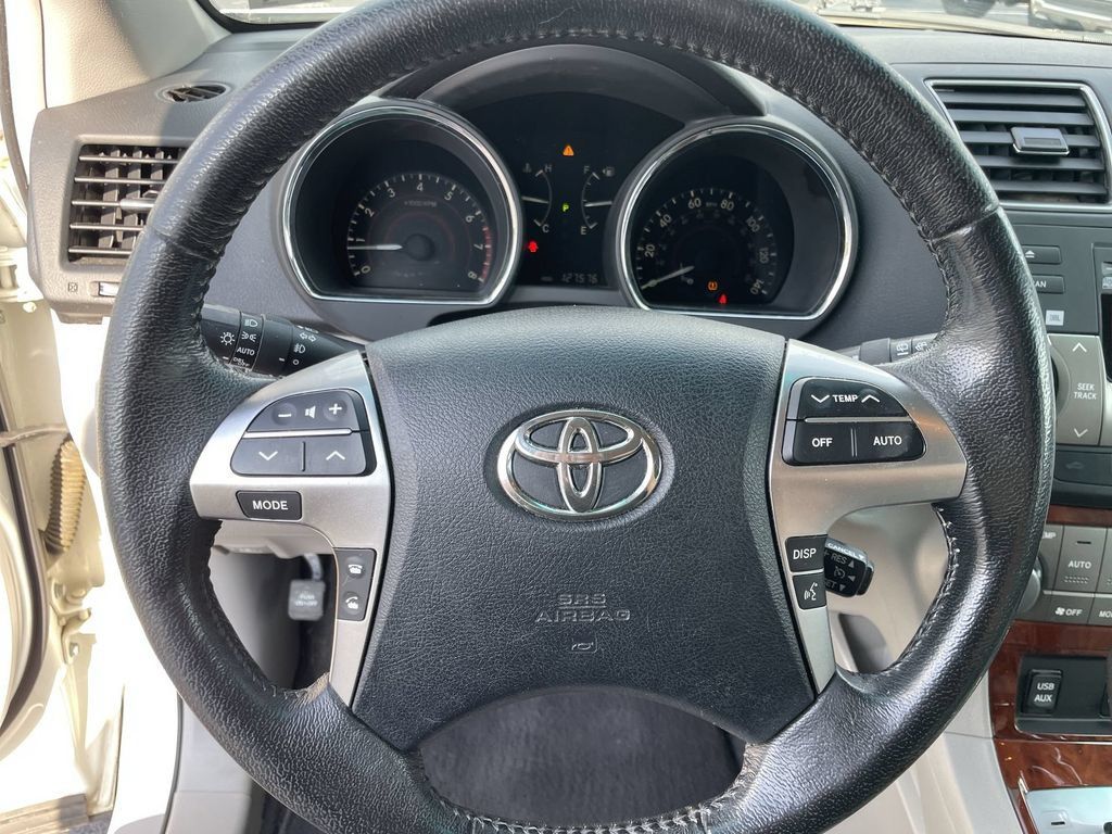 Used 2011 Toyota Highlander Limited w/ Tow Pkg FWD image 15