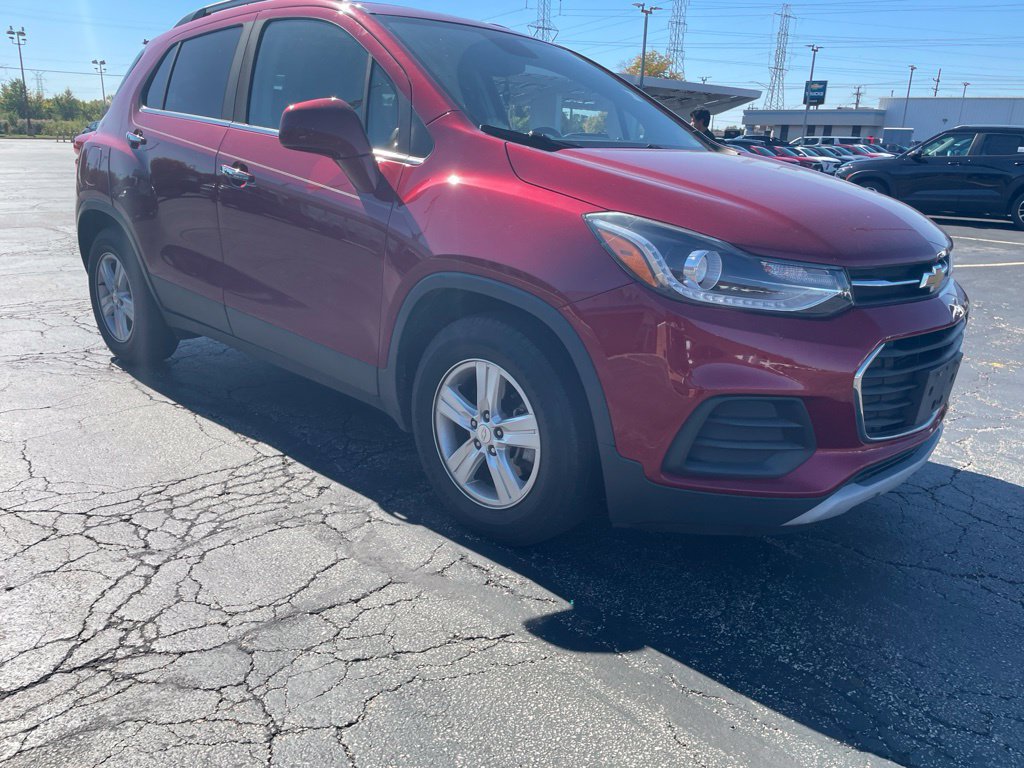 Used 2020 Chevrolet Trax LT w/ Sun & Sound Package FWD image 7