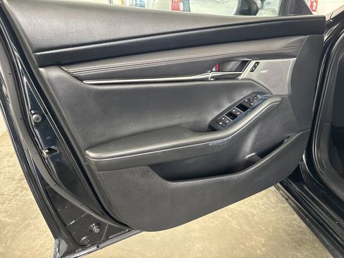 Used 2020 MAZDA MAZDA3 Hatchback w/ Preferred Package FWD image 16