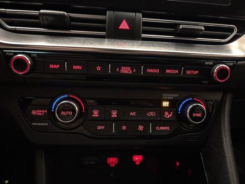 Certified 2022 Kia Niro EX Premium image 21