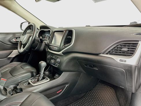 Used 2017 Jeep Cherokee Trailhawk AWD/4WD image 29
