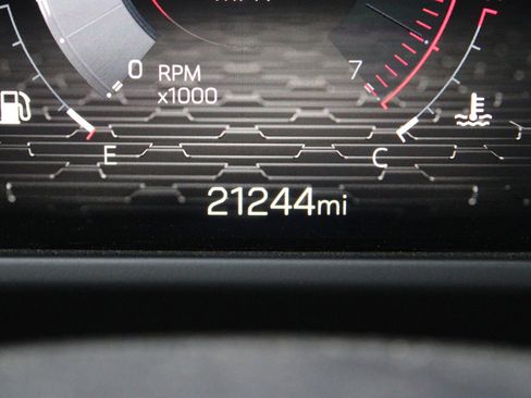 Used 2025 GMC Acadia Elevation image 16