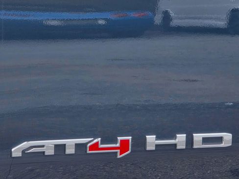 Used 2023 GMC Sierra 2500 AT4 image 40