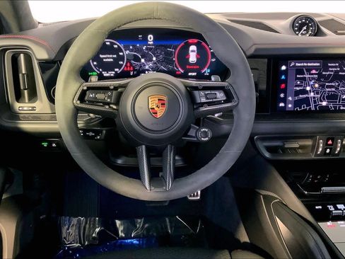 Used 2025 Porsche Cayenne GTS image 15