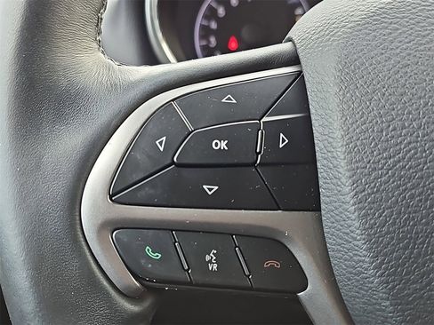 Used 2019 Jeep Grand Cherokee Limited image 18