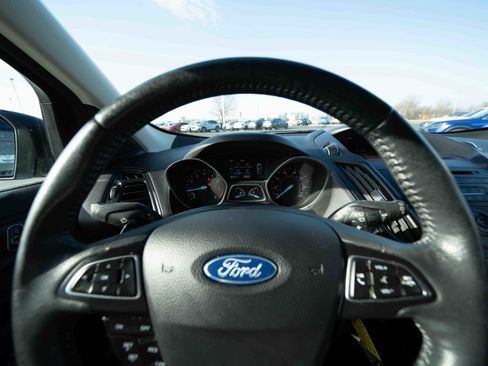 Used 2017 Ford Escape SE w/ SE Sport Appearance Package image 15