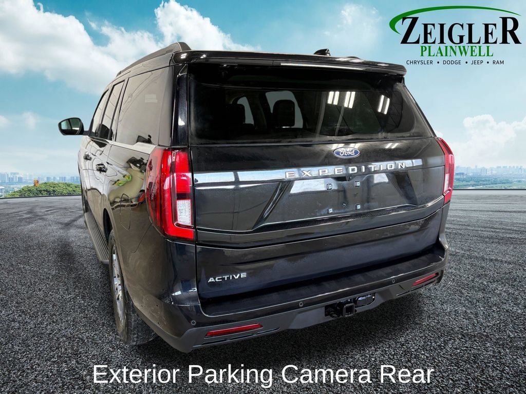Used 2025 Ford Expedition Active AWD/4WD image 7