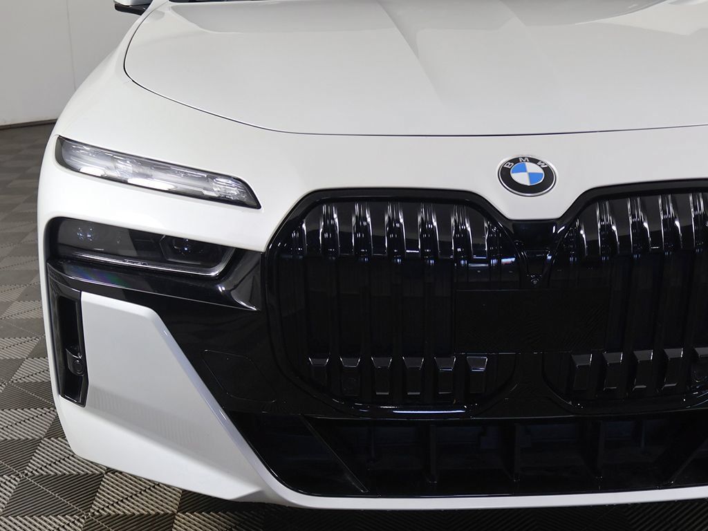 Used 2023 BMW 760i xDrive AWD/4WD image 18