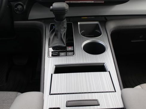 Certified 2026 Toyota Sienna LE FWD image 38
