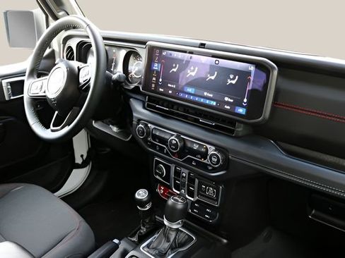 Used 2025 Jeep Wrangler Unlimited Rubicon image 17