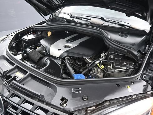 Used 2015 Mercedes-Benz ML 250 BlueTEC 4MATIC image 48