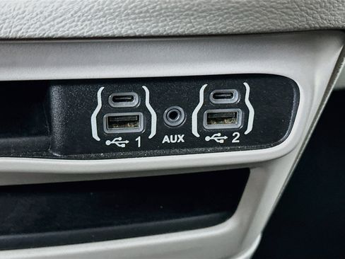 Used 2024 Chrysler Pacifica Touring-L FWD image 26