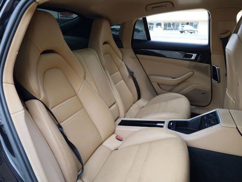 Used 2018 Porsche Panamera 4 image 23