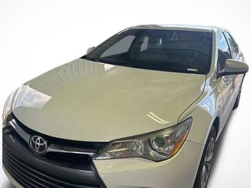 Used 2017 Toyota Camry LE FWD image 1