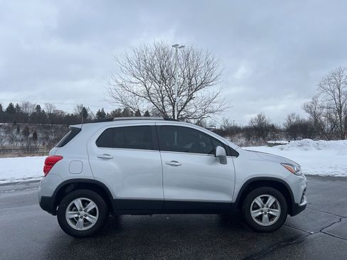 Used 2019 Chevrolet Trax LT w/ LT Convenience Package image 3