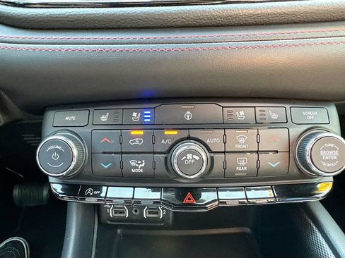 Used 2024 Dodge Durango GT AWD/4WD image 28
