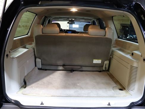 Used 2005 Cadillac Escalade ESV Platinum image 55