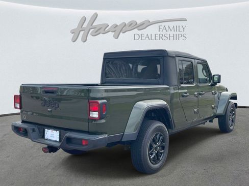 Used 2023 Jeep Gladiator Sport AWD/4WD image 22