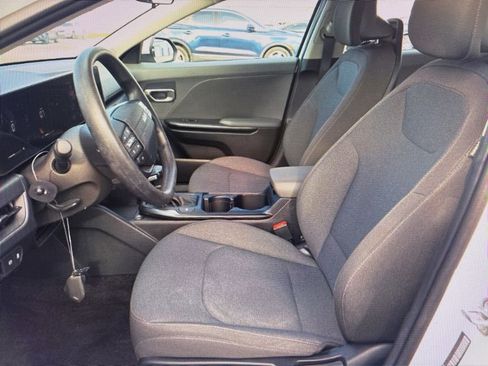 Used 2025 Kia K4 FWD image 3