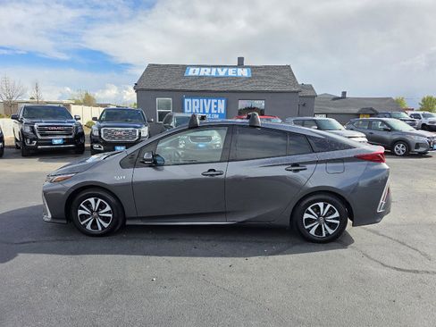 Used 2018 Toyota Prius Prime Premium image 8