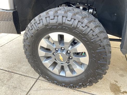 Used 2025 Chevrolet Silverado 2500 Custom AWD/4WD image 25