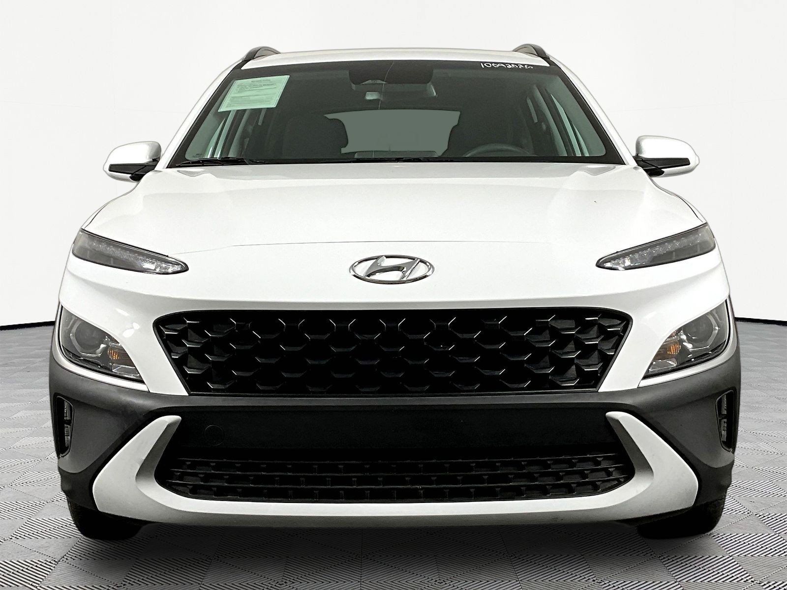 Used 2023 Hyundai Kona SEL FWD image 2