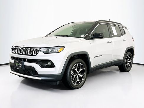 Used 2025 Jeep Compass Limited image 3