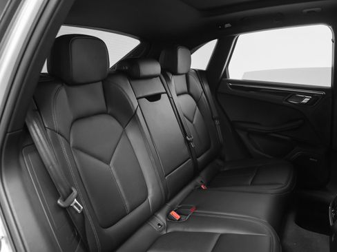 Certified 2026 Porsche Macan image 25