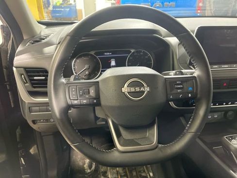 Used 2025 Nissan Rogue SV image 10